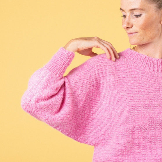 Krótki w Poprzek - Sweter - Pink Collection
5