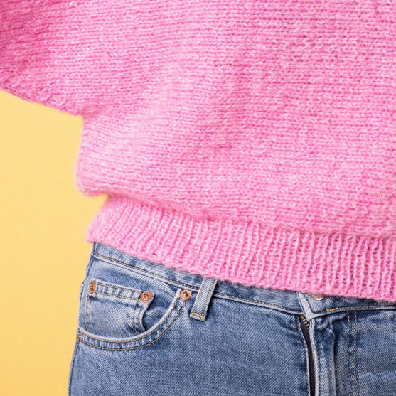 Krótki w Poprzek - Sweter - Pink Collection
6