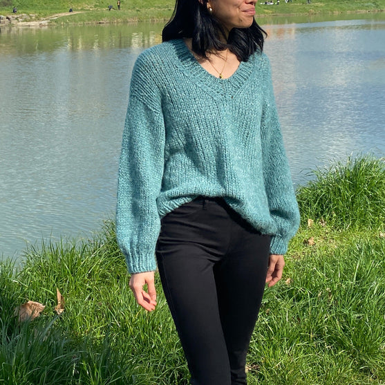 Charlotte - Sweter z dekoltem V
2