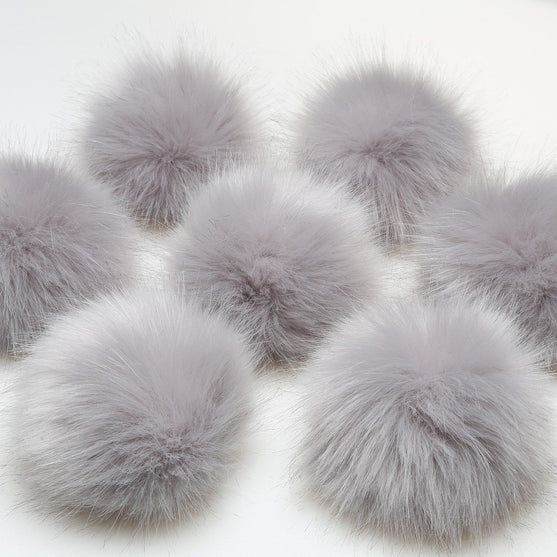 Pompon z zatrzaskiem - Szary, large/13 cm - Go Handmade
2