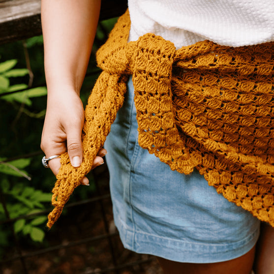 Grisaille - Trójkątna Ażurowa Chusta
8