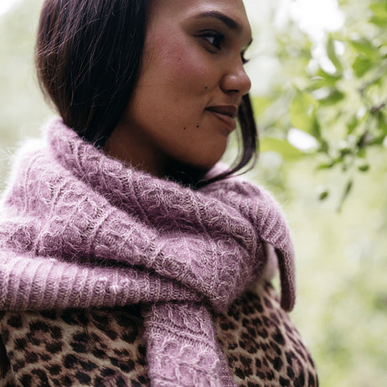 Muse Shawl - Teksturowa Chusta Trójkątna
3