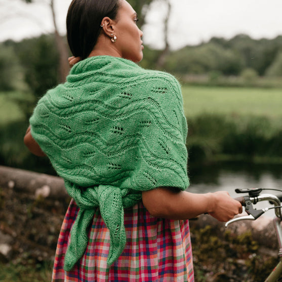 Hiedra Shawl - Chusta z Motywem Liści
2