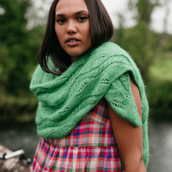 Hiedra Shawl - Chusta z Motywem Liści
4