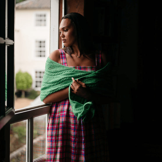 Hiedra Shawl - Chusta z Motywem Liści
7