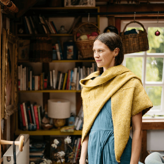 Heart of Gold - Teksturowa Trójkątna Chusta
9