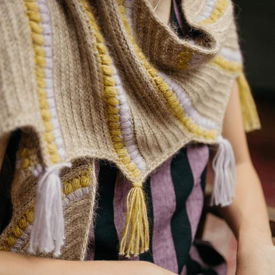 Calendula Shawl - Szal z Bąblami i Frędzlami
3