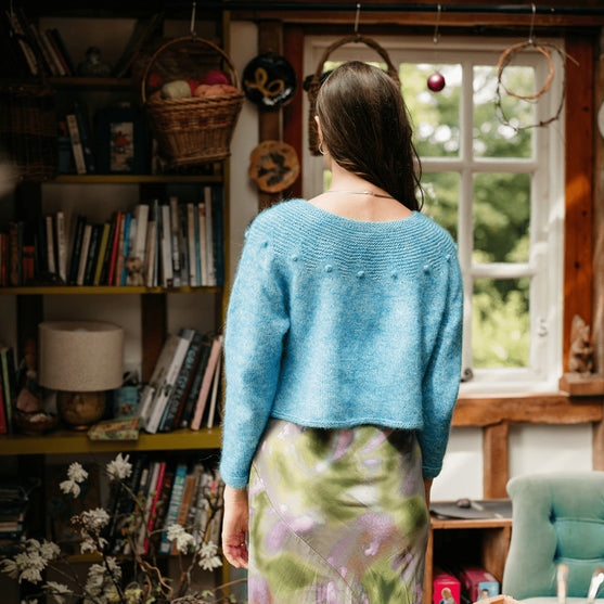 Adorned Pullover - Sweater z Francuskim Karczkiem
3