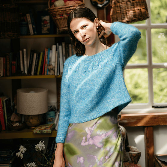 Adorned Pullover - Sweater z Francuskim Karczkiem
7
