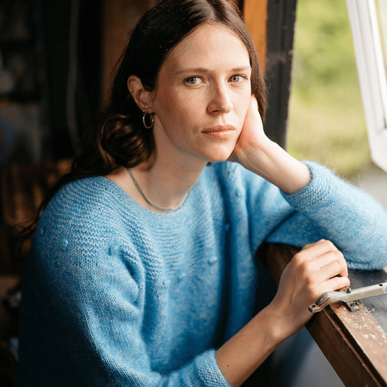 Adorned Pullover - Sweater z Francuskim Karczkiem
8