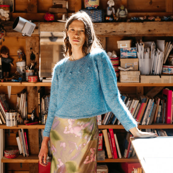 Adorned Pullover - Sweater z Francuskim Karczkiem
9