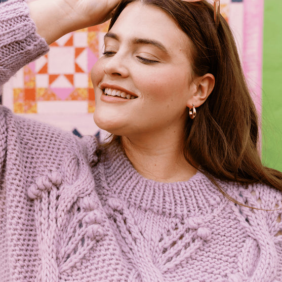 Apotheosis - Sweter z Warkoczami i Bąblami
7