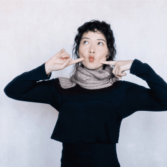 Isley - Ażurowy Szalik z Warkoczem
3