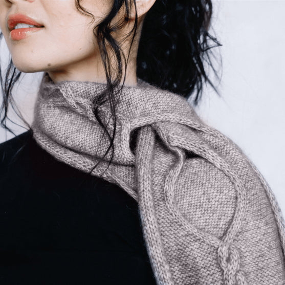 Isley - Ażurowy Szalik z Warkoczem
5