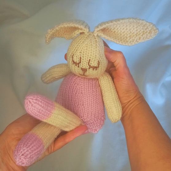 Bessie Bunny - Maskotka
4