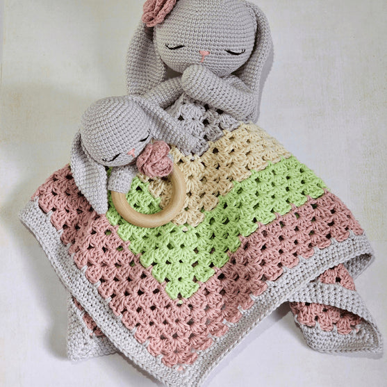 Retro Bunny Love - Grzechotka i przytulanka
2