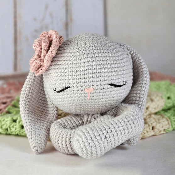 Retro Bunny Love - Grzechotka i przytulanka
4