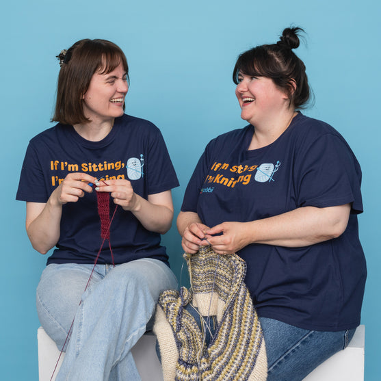 Sitting Knitting T-shirt - Yarniis (Edycja limitowana) - Hobbii
7