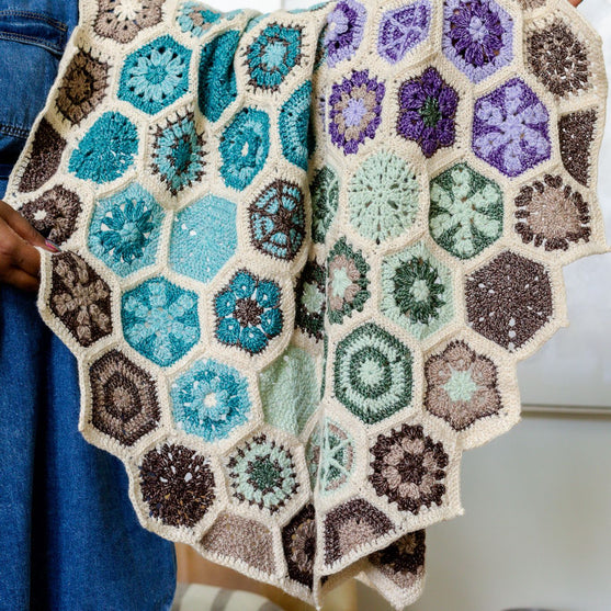 Aura - Motif Lapghan - #FrostandBloomCAL
6