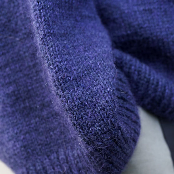 Deep Tide - Sweter
14