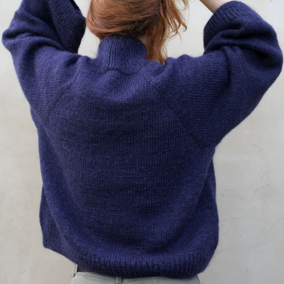 Deep Tide - Sweter
12