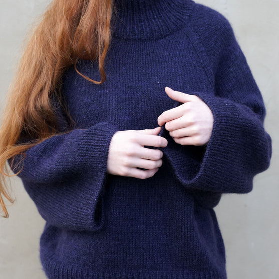 Deep Tide - Sweter
10
