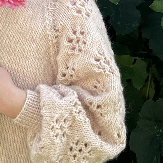 Flower - Sweter dziecięcy
5