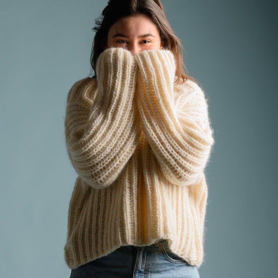 Naomi - Patentowy Sweter
4