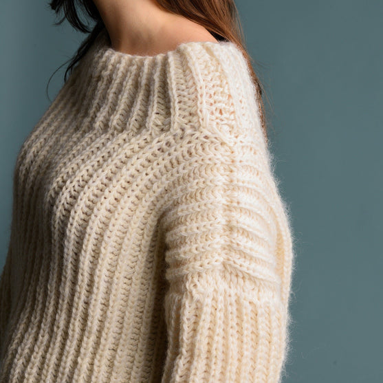 Naomi - Patentowy Sweter
7