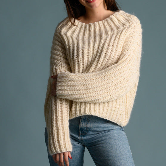 Naomi - Patentowy Sweter
5