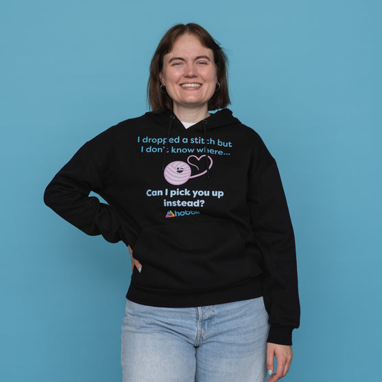 Dropped A Stitch Hoodie - Yarniis (Edycja limitowana) - Hobbii
3