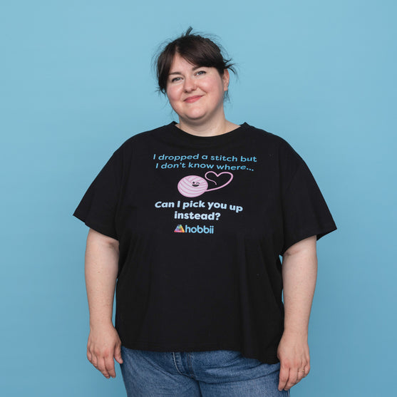 Dropped A Stitch T-shirt - Yarniis (Edycja limitowana) - Hobbii
4