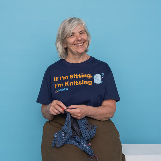 Sitting Knitting T-shirt - Yarniis (Edycja limitowana) - Hobbii
2