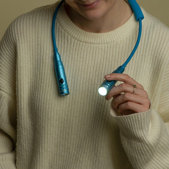 Lampa na szyję Deluxe - Niebieski - Hobbii
7