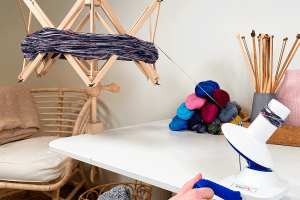 Guide: How to wind yarn with a yarn swift and a yarn winder