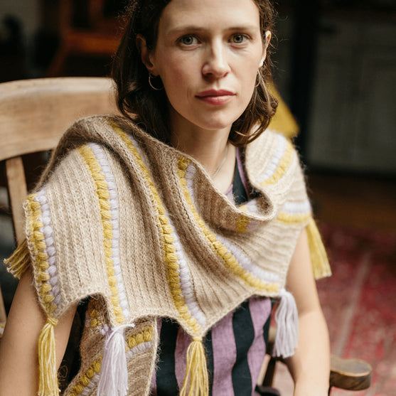 

Calendula Shawl - Szal z Bąblami i Frędzlami
2