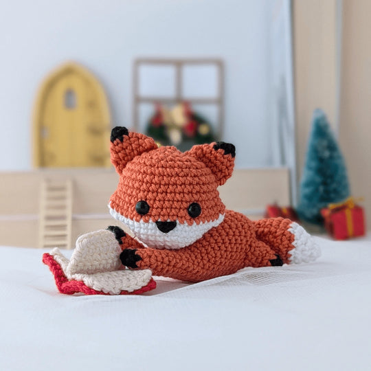 Paige - Lisek czytający książkę