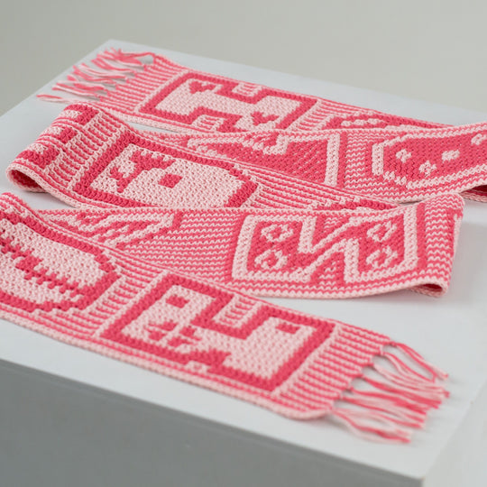 Hooked on You - Szalik