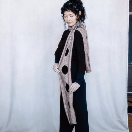 

Isley - Ażurowy Szalik z Warkoczem
2