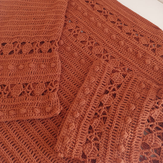 

Nahia - Sweter
5