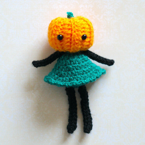 

Pumpkin Head Doll - Amigurumi
2