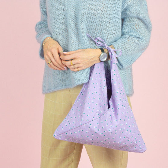 

Bento Bag - Floral - Hobbii
5