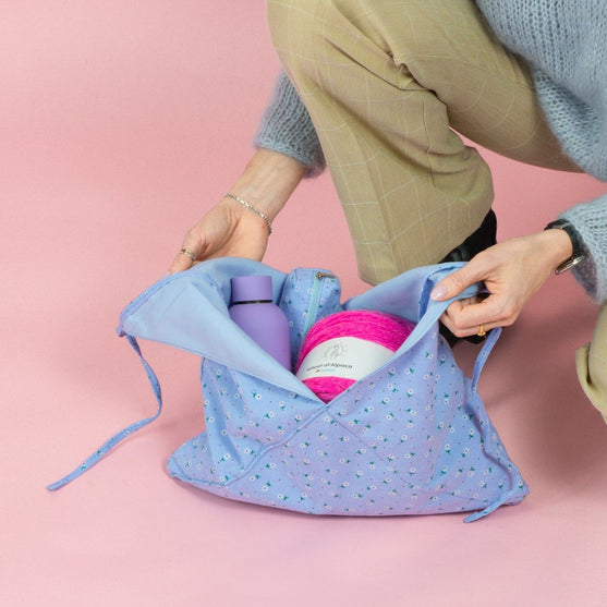 

Bento Bag - Floral - Hobbii
4