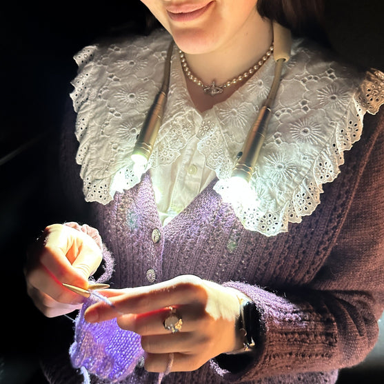 

Lampa na szyję Deluxe - Champagne - Hobbii
8