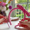 

DIY Opaska do włosów - Hobbii
5