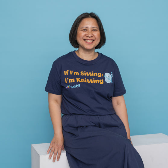 

Sitting Knitting T-shirt - Yarniis (Edycja limitowana) - Hobbii
6