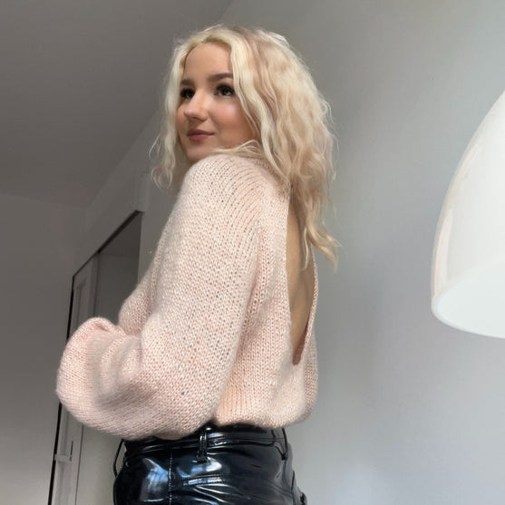 

Call Me Back - Sweter
5