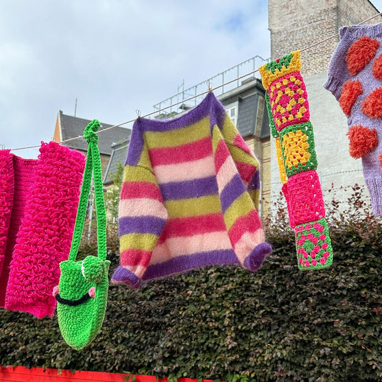 

Happy - Dziecięcy sweterek
2