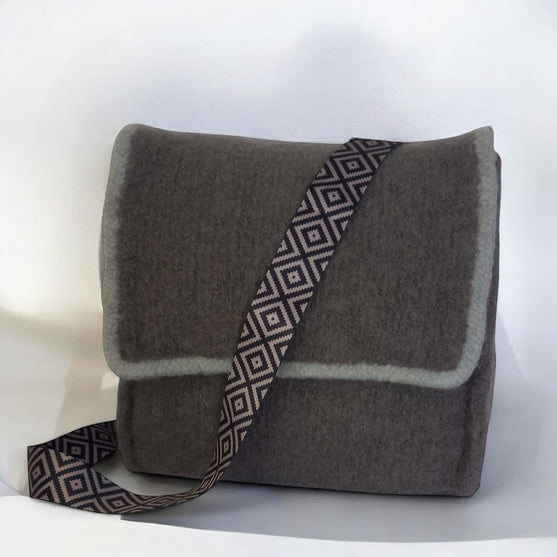 

Jess  - Filcowa torebka
1