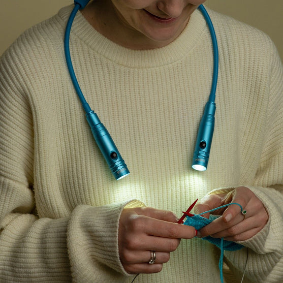 

Lampa na szyję Deluxe - Niebieski - Hobbii
6